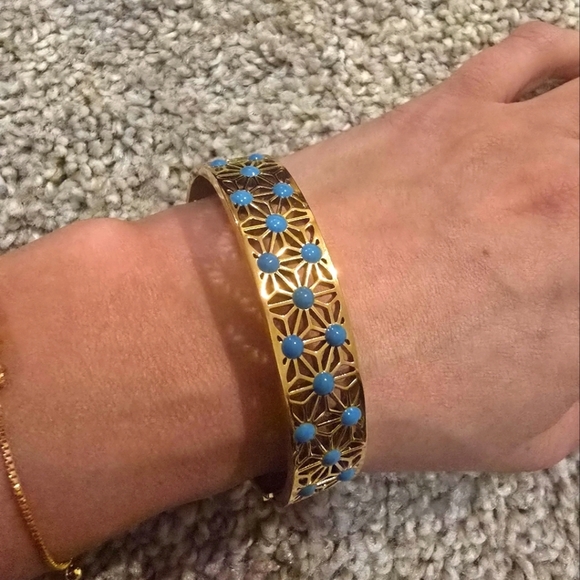 18kgp Dubai Jewelry - Elegant Gold and Blue Floral Bracelet - Picture 1 of 9